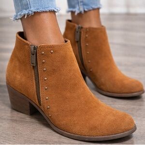 Minnetonka Brie Suede Side Zip Stud Booties Size 9